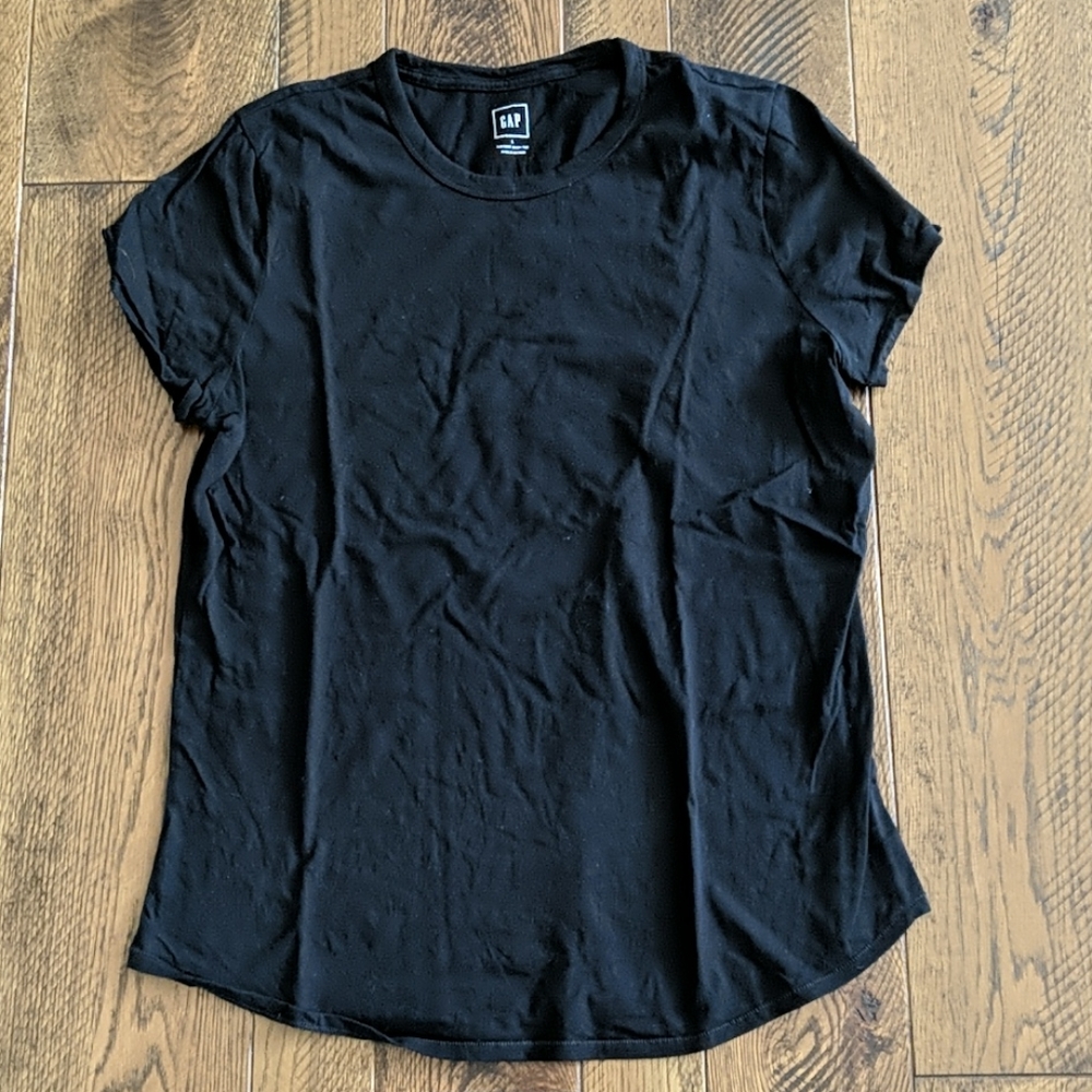 EUC Black GAP T shirt size L